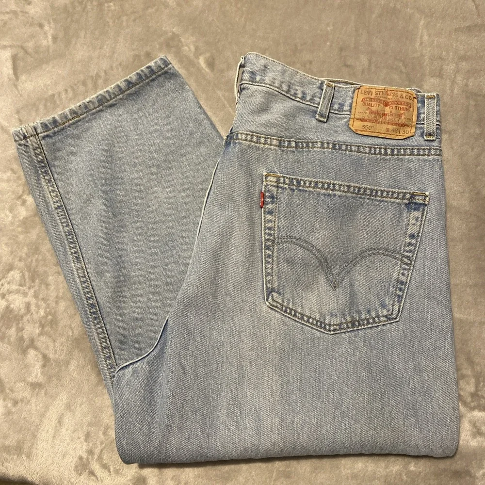 Levis 550 Jeans Men's Sz 42x30 Blue Faded Relaxed Distressed Classic Casual Dad